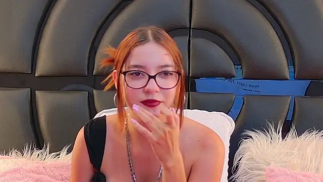 Snapshot of LiliFox18 chatting on 03-05-25, 10:21 LiliFox18 online show from 03-05-25, 10:21