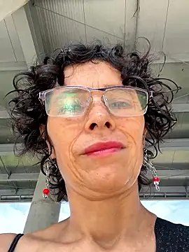 MireyaTorresGu online show from 10-20-25, 01:33