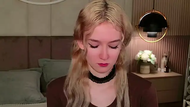 Snapshot of NaomiLoys chatting on 02-25-25, 04:53 NaomiLoys online show from 02-25-25, 04:53