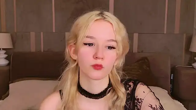 Snapshot of NaomiLoys chatting on 02-27-25, 04:09 NaomiLoys online show from 02-27-25, 04:09