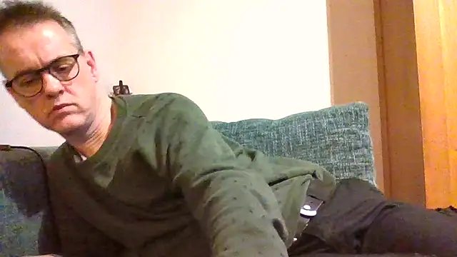 Snapshot of Hectorthyssen1 chatting on 01-10-25, 11:18 Hectorthyssen1 online show from 01-10-25, 11:18