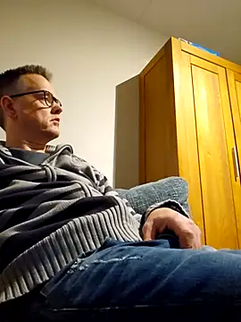 Snapshot of Hectorthyssen1 chatting on 11-29-25, 10:46 Hectorthyssen1 online show from 11-29-25, 10:46