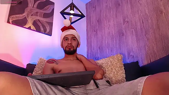 Snapshot of Bedobigcock chatting on 12-13-24, 02:10 Bedobigcock online show from 12-13-24, 02:10