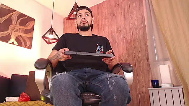 Snapshot of Bedobigcock chatting on 01-29-25, 05:13 Bedobigcock online show from 01-29-25, 05:13