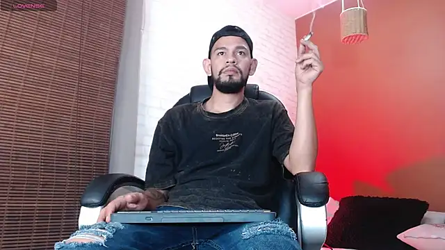 Snapshot of Bedobigcock chatting on 02-02-25, 12:40 Bedobigcock online show from 02-02-25, 12:40