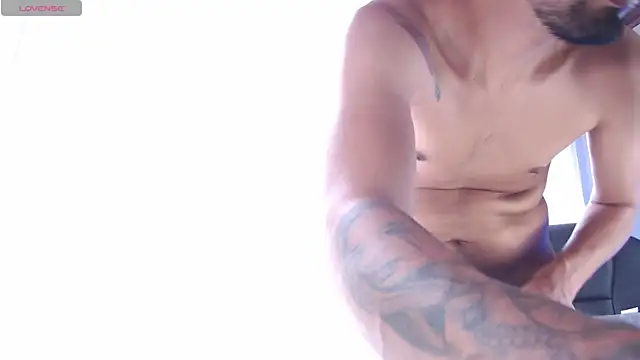 Snapshot of Bedobigcock chatting on 03-10-25, 06:45 Bedobigcock online show from 03-10-25, 06:45