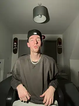 MikesWood21 online show from 12-02-24, 01:36