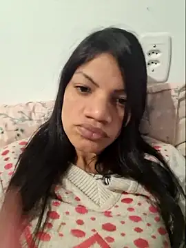 Snapshot of charllottebrasilian chatting on 06-18-26, 01:17 charllottebrasilian online show from 06-18-26, 01:17