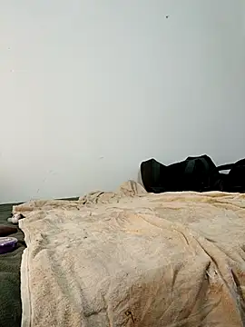 jhonyhot9292 online show from 04-04-26, 11:46