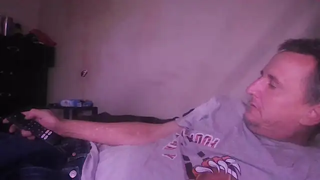 Snapshot of George48 chatting on 11-23-25, 06:02 George48 online show from 11-23-25, 06:02