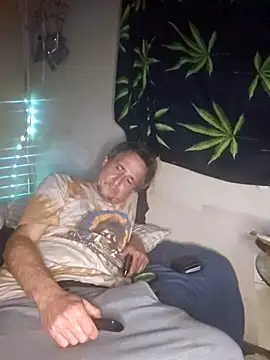 Snapshot of George48 chatting on 12-16-25, 05:45 George48 online show from 12-16-25, 05:45