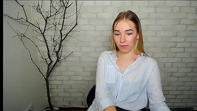 Queen ofLove online show from 02-26-25, 12:58