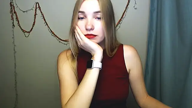 Snapshot of Queen_ofLove chatting on 12-22-25, 02:36 Queen ofLove online show from 12-22-25, 02:36