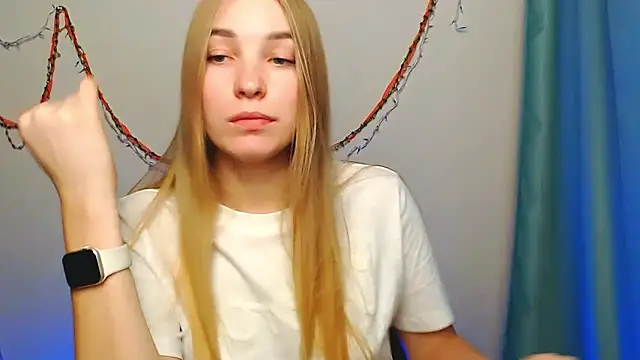 Snapshot of Queen_ofLove chatting on 01-08-26, 07:38 Queen ofLove online show from 01-08-26, 07:38