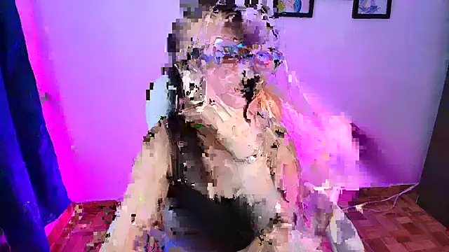 Snapshot of mariaan_m_ chatting on 10-27-25, 10:14 mariaan m online show from 10-27-25, 10:14