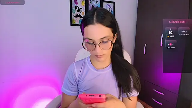 Snapshot of mariaan_m_ chatting on 11-27-25, 10:45 mariaan m online show from 11-27-25, 10:45