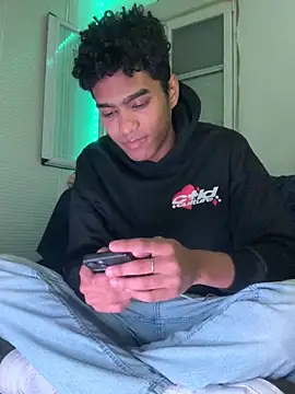 Snapshot of Ryan-hot chatting on 10-27-25, 08:57 Ryan-hot online show from 10-27-25, 08:57