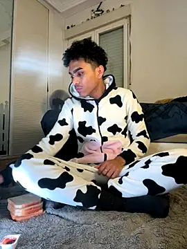 Snapshot of Ryan-hot chatting on 11-22-25, 03:16 Ryan-hot online show from 11-22-25, 03:16