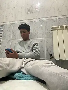 Snapshot of Ryan-hot chatting on 12-13-25, 10:15 Ryan-hot online show from 12-13-25, 10:15