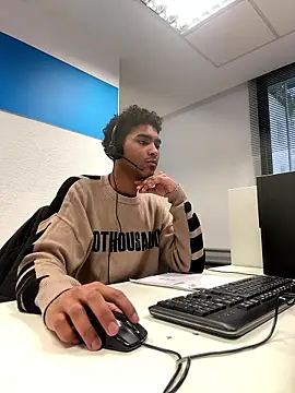 Snapshot of Ryan-hot chatting on 01-09-26, 01:14 Ryan-hot online show from 01-09-26, 01:14