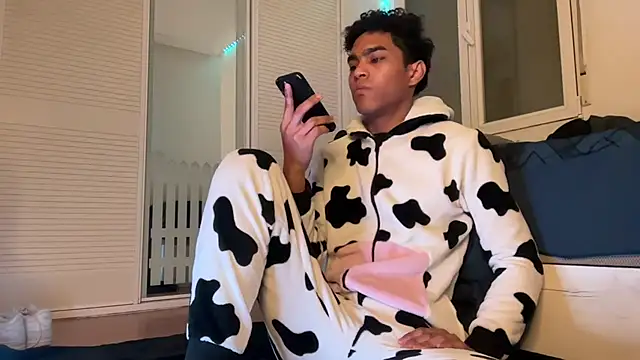 Snapshot of Ryan-hot chatting on 01-17-26, 01:05 Ryan-hot online show from 01-17-26, 01:05