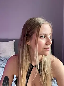 lunawolf21 online show from 12-26-24, 11:21