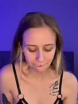 lunawolf21 online show from 01-05-25, 07:38