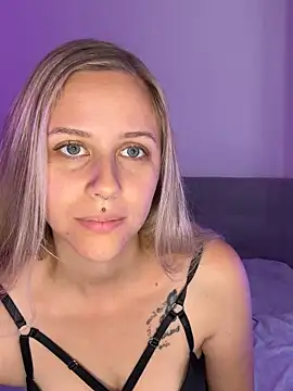 lunawolf21 online show from 09-18-25, 06:26