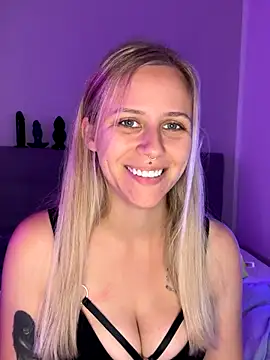 lunawolf21 online show from 09-23-25, 06:38