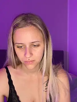 lunawolf21 online show from 10-17-25, 06:27