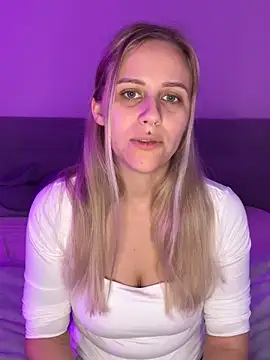 lunawolf21 online show from 11-20-25, 07:41