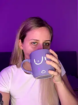 lunawolf21 online show from 12-16-25, 07:35