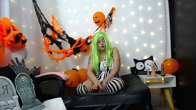 Snapshot of Niuk_mei chatting on 10-28-25, 07:27 Niuk mei online show from 10-28-25, 07:27