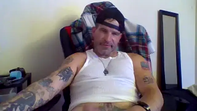 Snapshot of johnnyrockit chatting on 10-25-25, 11:54 johnnyrockit online show from 10-25-25, 11:54