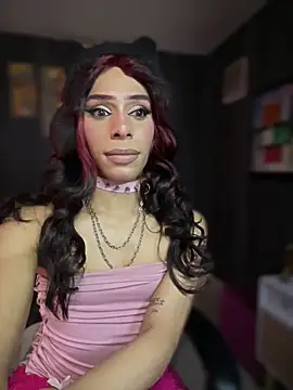 Snapshot of Diana_2003 chatting on 02-10-26, 02:32 Diana 2003 online show from 02-10-26, 02:32