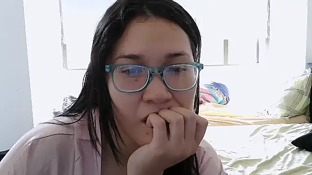 luxandracon23 online show from 10-16-25, 01:45