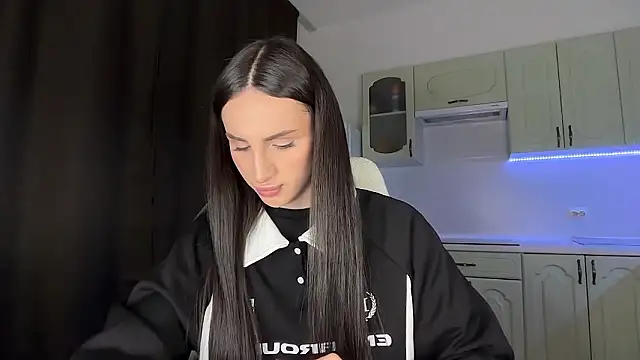 Snapshot of Kim_Oberlin_ chatting on 02-21-26, 04:08 Kim Oberlin online show from 02-21-26, 04:08