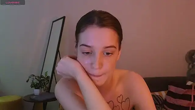 Snapshot of Sweet_Evva chatting on 06-03-26, 02:33 Sweet Evva online show from 06-03-26, 02:33