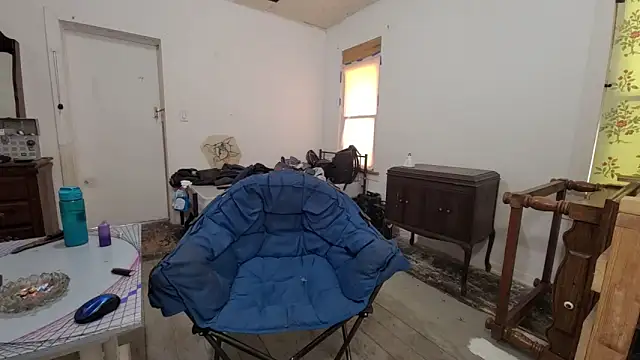 Snapshot of ScubaStevex chatting on 12-22-24, 05:53 ScubaStevex online show from 12-22-24, 05:53