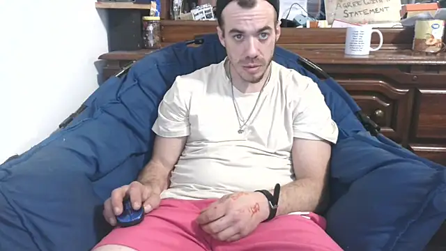 Snapshot of ScubaStevex chatting on 02-07-25, 11:55 ScubaStevex online show from 02-07-25, 11:55