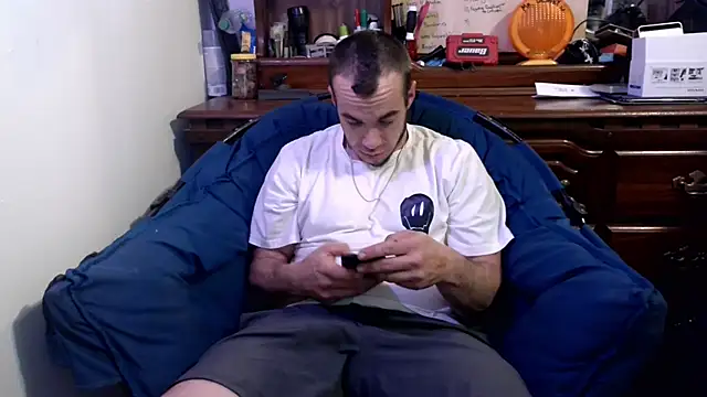 Snapshot of ScubaStevex chatting on 02-09-25, 06:11 ScubaStevex online show from 02-09-25, 06:11