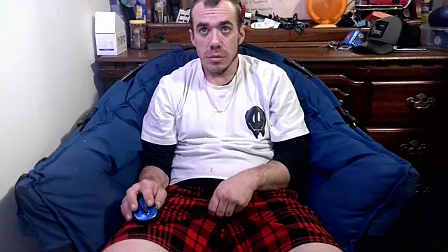 Snapshot of ScubaStevex chatting on 02-09-25, 09:28 ScubaStevex online show from 02-09-25, 09:28