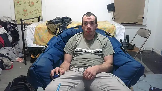 Snapshot of ScubaStevex chatting on 02-18-25, 06:48 ScubaStevex online show from 02-18-25, 06:48