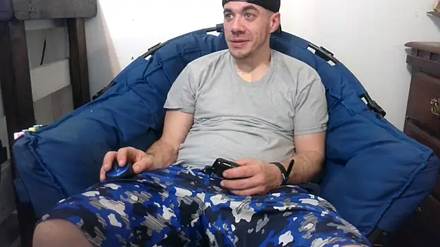 Snapshot of ScubaStevex chatting on 02-20-25, 04:03 ScubaStevex online show from 02-20-25, 04:03