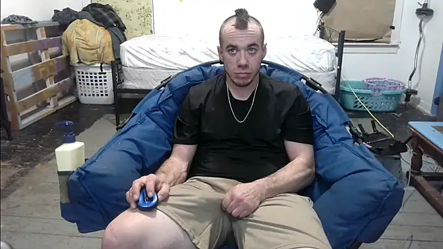 Snapshot of ScubaStevex chatting on 03-03-25, 07:54 ScubaStevex online show from 03-03-25, 07:54