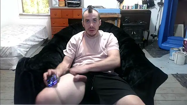 Snapshot of ScubaStevex chatting on 03-08-25, 05:22 ScubaStevex online show from 03-08-25, 05:22