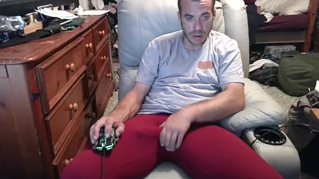 Snapshot of ScubaStevex chatting on 10-02-25, 11:12 ScubaStevex online show from 10-02-25, 11:12