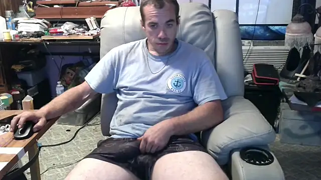 Snapshot of ScubaStevex chatting on 10-17-25, 01:03 ScubaStevex online show from 10-17-25, 01:03