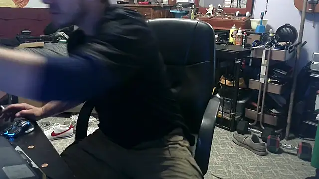 Snapshot of ScubaStevex chatting on 11-02-25, 04:20 ScubaStevex online show from 11-02-25, 04:20