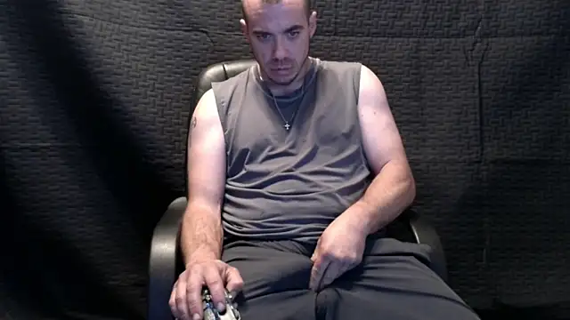 Snapshot of ScubaStevex chatting on 11-17-25, 01:28 ScubaStevex online show from 11-17-25, 01:28